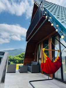 Nespecifikovaný výhled na hory nebo výhled na hory při pohledu z prázdninového domu