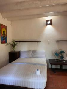 Postel nebo postele na pokoji v ubytování Shalom Backpacker Hostel