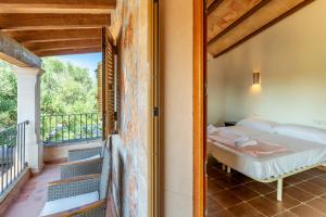 una camera con letto su un balcone di Can Botoner - Es Trenc - Grupo Berna a Campos Altre 48 foto