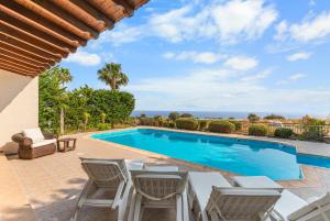 Πισίνα στο ή κοντά στο Villa Thea, Luxury Cliff Sea View