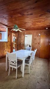 Foto dalla galleria di Milk & Honey a Glens Falls Altre 15 foto