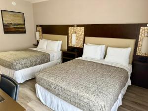 Ένα ή περισσότερα κρεβάτια σε δωμάτιο στο Coastal Comfort Hotel