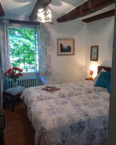 En eller flere senge i et værelse på Castello di Tagliolo Wine Resort