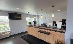 a restaurant with a bar with a tv on the wall at SureStay by Best Western Sunnyvale Silicon Valley in Sunnyvale