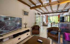 a living room with a large flat screen tv at Gorgeous Home In Clavette in Clavette