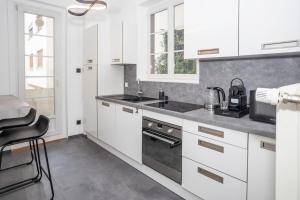 Kuchyň nebo kuchyňský kout v ubytování Grand appart cosy - quartier calme + 15 fotografií