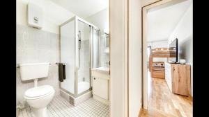 Koupelna v ubytování Bergparadies Natur Pur Kaution 50 Eur ENTHALTEN IN BUCHUNGSBETRAG direkte Buchung möglich keine Freigabe erforderlich Raumüberlassung siehe Informationen Kaution wird direkt nach Auszug zurücküberwiesen + 10 fotografií