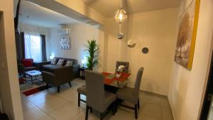 a living room with a table and a couch at Casa Oasis Veracruzano in Veracruz