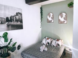 a bedroom with a bed and two pictures on the wall at Appartements Centre in Carcassonne