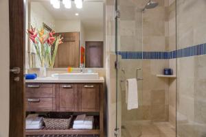 Koupelna v ubytování V Azul Vallarta - Luxury Vacation Rental Adults Only + 28 fotografií