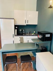 a kitchen with a table and two chairs and a microwave at City Apartment 8 Krefeld 20 km DUS Airport Messe in Krefeld