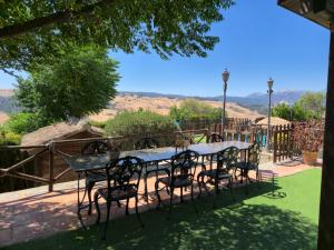 Nespecifikovaný výhled na hory nebo výhled na hory při pohledu z prázdninového domu