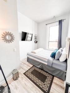 Ένα ή περισσότερα κρεβάτια σε δωμάτιο στο Gaslamp 2BdRm - w Parking & 4 Beds #404 +8 φωτογραφίες