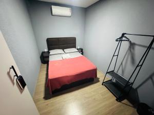 a bedroom with a bed and a television in it at On Park Hotel e Traslado in Guarulhos