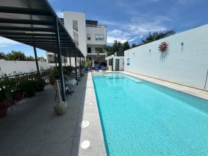 a large swimming pool in front of a building at Luxor and Condo Hotel in Ajijic