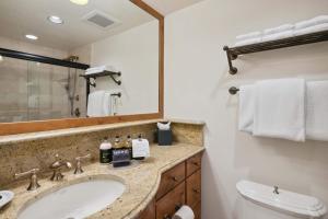 a bathroom with a sink and a mirror at Lodge Tower 690 in Vail