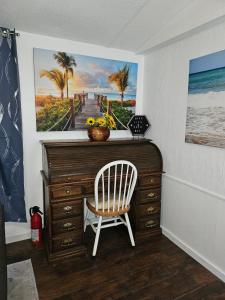 a desk with a chair and a painting on the wall at Imma Place in Trenton +4 photos