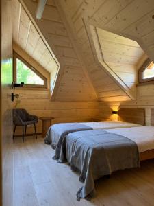 Ένα ή περισσότερα κρεβάτια σε δωμάτιο στο Brzozowa Chata