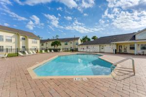 Hồ bơi trong/gần 8 Mi to Disney Resort-Style Condo with Pool Access