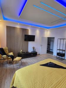 a bedroom with a bed and a flat screen tv at Stilvoll zu Hause mit Charme, bis zu 6 Personen in Halberstadt
