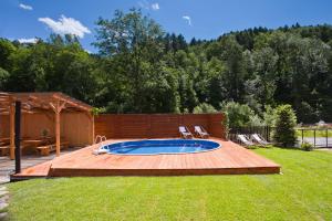Bazén v ubytovaní Apartamenty DobraNocka alebo v jeho blízkosti