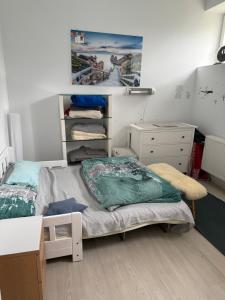 a small bedroom with a bed and a dresser at Urlaub am See oder am Berg in Ebensee