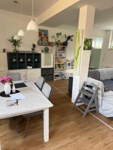 a living room with a table and a couch at Urlaub am See oder am Berg in Ebensee