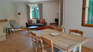 a living room with a wooden table and chairs at Maison Aksel in Beaumes-de-Venise