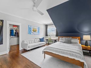 Postel nebo postele na pokoji v ubytování Glebe Getaway House
