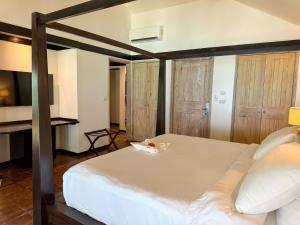 Imagen de la galería de Media Luna Resort & Beach Club, en First Bight