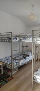 a room with three bunk beds in a room at Maison spacieuse près de Marennes-Hiers-Brouage (90 m²) in Marennes