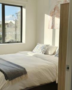 a bedroom with a bed with a window at Blanc Suite 11 Cozy N Mall n Park in Silverdale