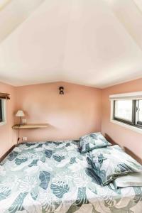 a bedroom with a large bed in a room at Matira TINY HOUSE 1 in Bora Bora