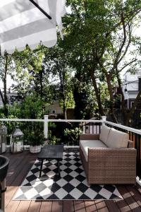 Μπαλκόνι ή βεράντα στο Quiet close to NYC BBQ Deck