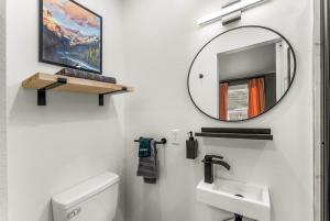 a bathroom with a mirror and a toilet and a sink at Chic and Cozy Stay in Pueblo in Pueblo +68 photos