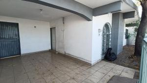 an empty hallway of a house with a door at Departamento en Hermosillo in Hermosillo +3 photos