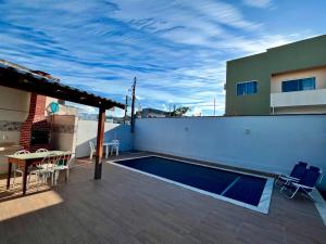 Swimmingpoolen hos eller tæt på Casa Oliveira - Residencial Caminho da Praia