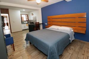 Ένα ή περισσότερα κρεβάτια σε δωμάτιο στο Casa Dos Fridas - Centro Guanajuato
