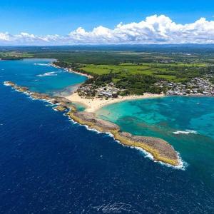 an aerial view of a beach in the ocean at Casita Linda in Arecibo