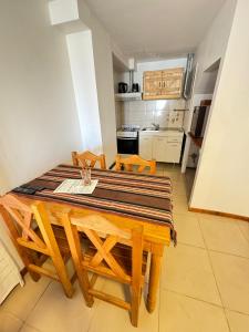 Η κουζίνα ή μικρή κουζίνα στο Apart AlemDuplex