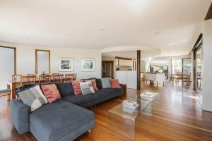 Χώρος καθιστικού στο Oasis on the beach - large 6BR home w. ocean views