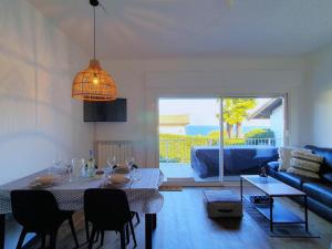 Posezení v ubytování Holiday Home by Lake Maggiore with Balcony