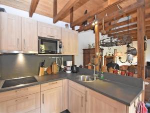 Kuchyň nebo kuchyňský kout v ubytování Vintage-Ferienhaus mit eigener Terrasse + 28 fotografií