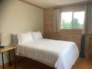 Кровать или кровати в номере Our little heaven Entire house 5 min south of town