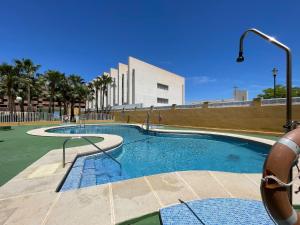 Bazén v ubytování Apartment in Roquetas near the beach nebo v jeho okolí