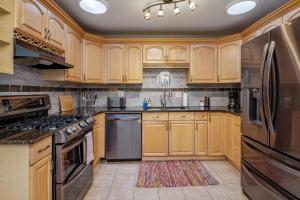 Η κουζίνα ή μικρή κουζίνα στο Family Retreat W Game Room & Backyard