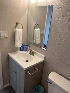 Ένα μπάνιο στο Studio Wbalcony - Near Nob Hill, Unm & Downtown