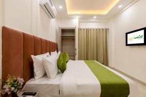 TV a/nebo společenská místnost v ubytování Limewood Stay 2 BHK Service Apartment Near Artemis Hospital