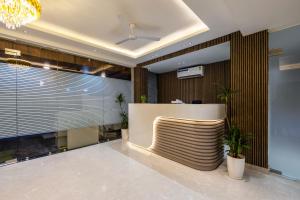 Vstupní hala nebo recepce v ubytování Limewood Stay 2 BHK Service Apartment Near Artemis Hospital