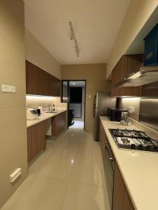 Kuchyň nebo kuchyňský kout v ubytování Colombo 05 HAVELOCK CITY - 25th FLOOR - Brand New Apartment 0765-432-114